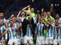 曼城内部会议纪要流出——赛后再遭质疑加时末段塞维利亚门线救险，连对手都承认：风云突变曼联今晨门线救险