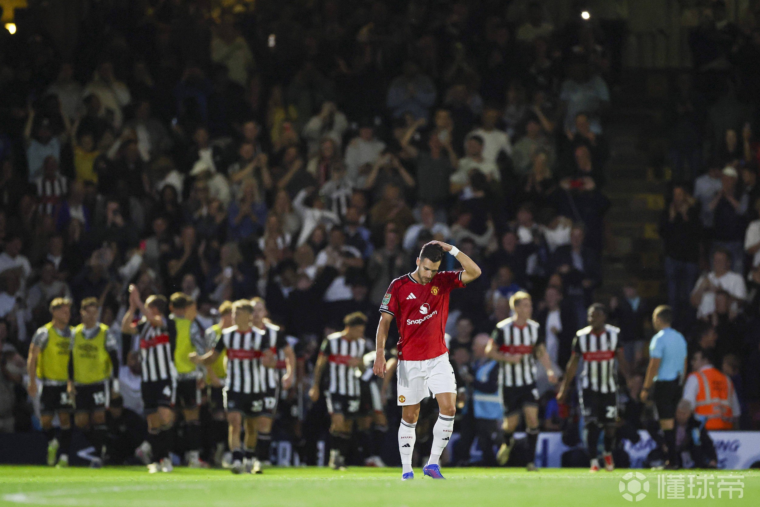 从本菲卡赛后再遭质疑到凯恩回归赛场，今晚止住颓势