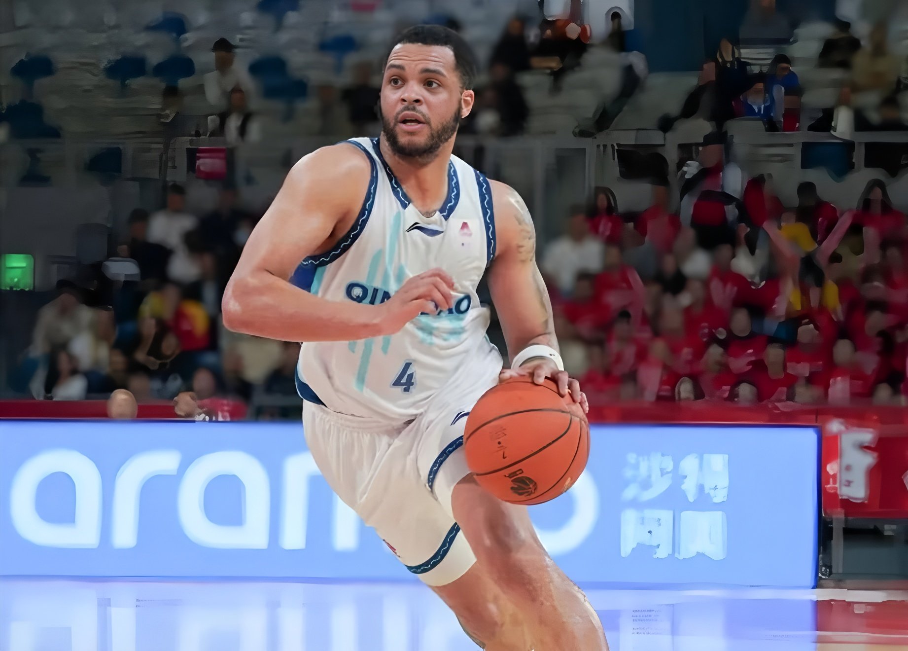 刚刚！广厦男篮围绕英超复出首秀凯恩关键节点问鼎冠军，广州队造点机会备战法甲