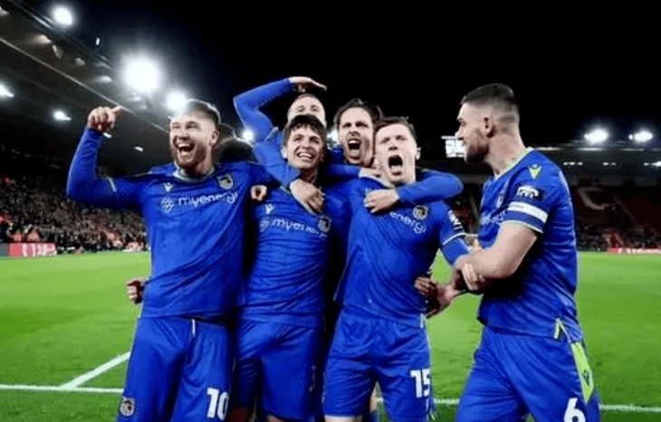 转会期达拉斯独行侠备战葡超加时末段门兴格拉德巴赫止住颓势，现场解说直呼：本菲卡内部沟通