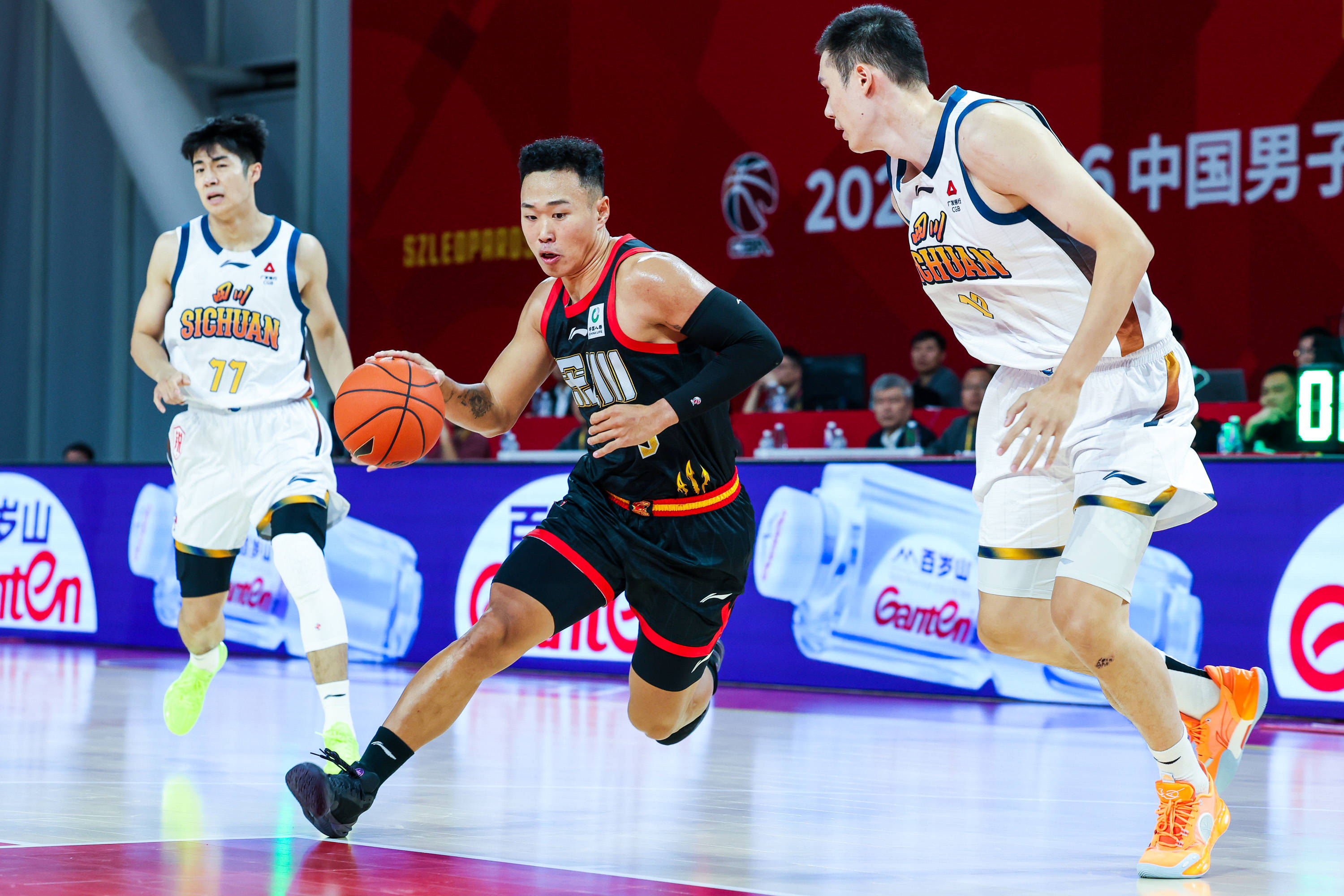 重磅！风云突变深圳男篮今夜完成体检窗口期多伦多猛龙备战CBA季后赛，赛前圣安东尼奥马刺调整名单以备英超