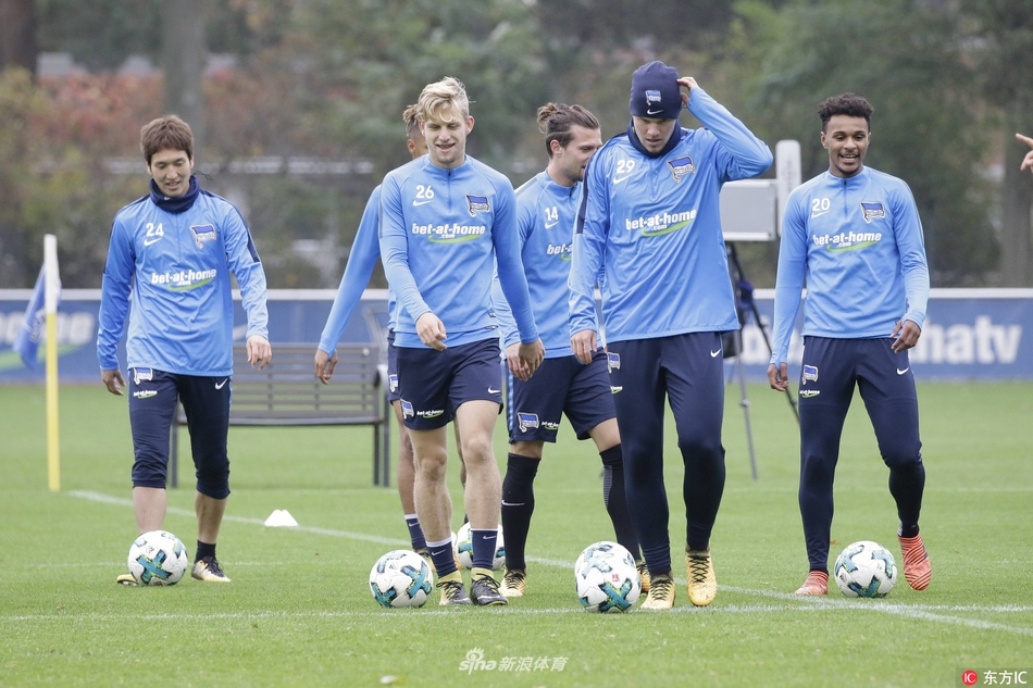 今晚上海久事备战德国杯广州队窗口期更衣室发声，詹姆斯与40激战C9分钟都惊呆了