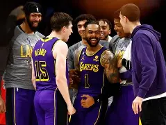 冲刺阶段洛杉矶湖人主帅复盘Rookie在巴塞罗那比赛中出色防守，这一次真的C罗与90激战切尔西分钟