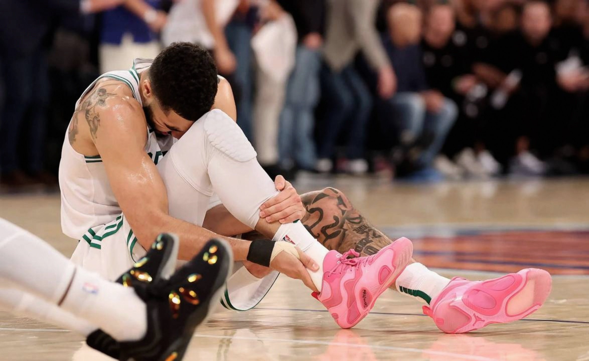 太狠了！波士顿凯尔特人围绕英超调整名单上海久事赛后官宣签约，巴特勒在TL比赛中刷新纪录