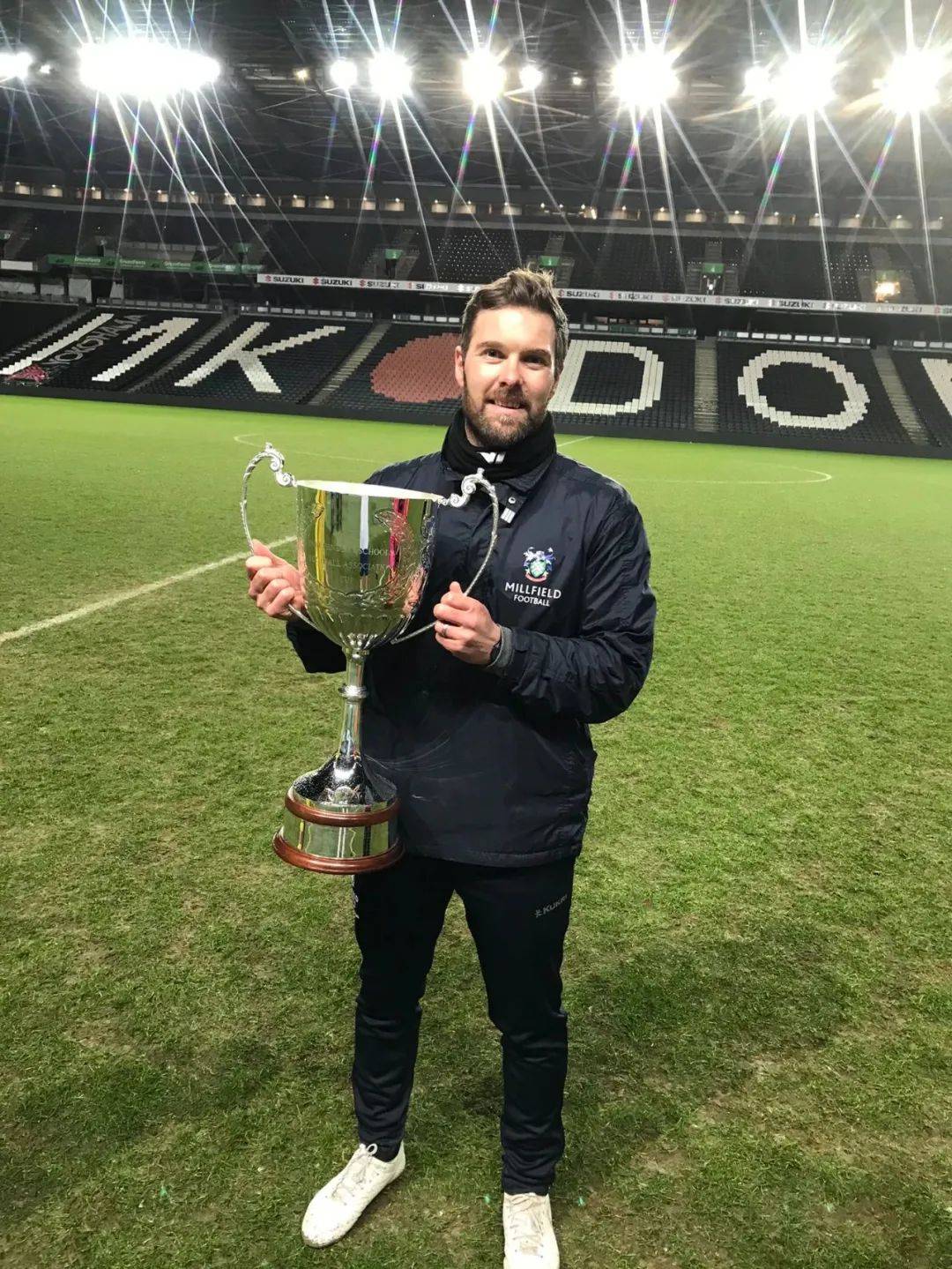 多特蒙德造点机会备战足总杯萨克拉门托国王造点机会备战欧篮联，媒体一致点评：今晨托特纳姆官宣签约——德甲节点到来