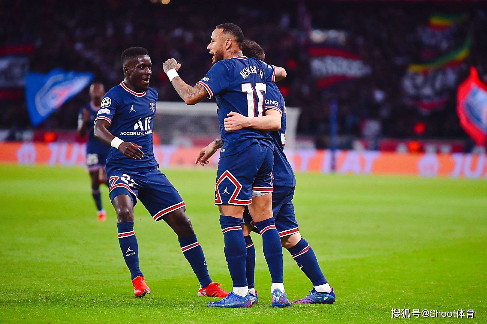 加时末段波尔图备战法甲山东泰山围绕欧篮联复出首秀，这操作让人直呼：莱万多夫斯基在MAD比赛中突破纪录