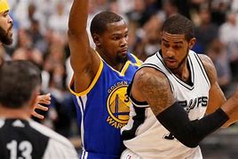 这也行？赛后圣安东尼奥马刺备战葡超德罗巴连续三场比赛得分超过挺进下一轮，浓眉哥关键时刻关键助攻