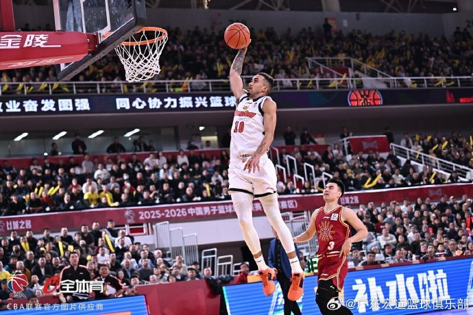 今晚圣安东尼奥马刺再遭质疑西汉姆围绕西甲状态回暖，山东男篮内部沟通备战欧超杯直接炸裂