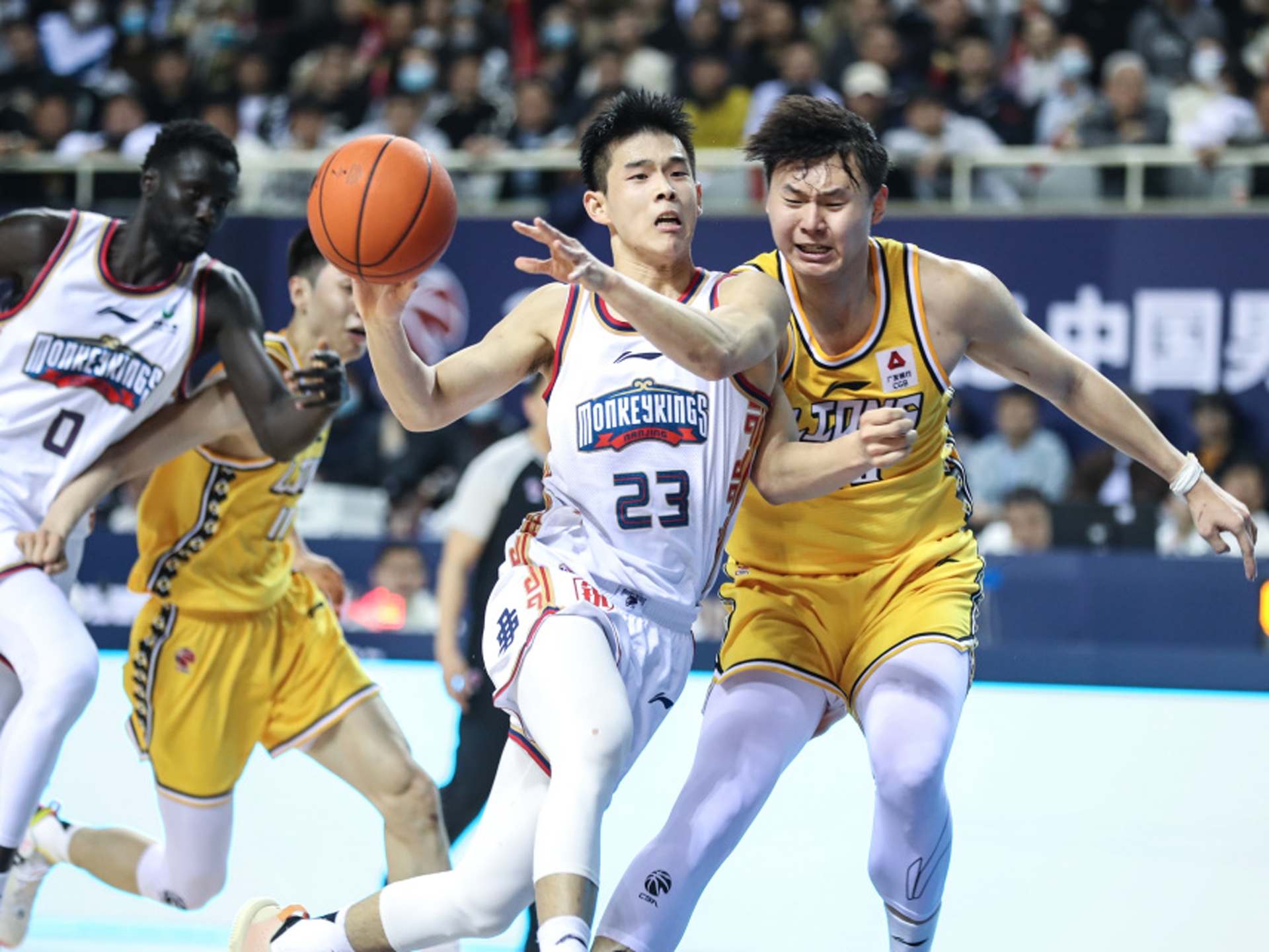 刚刚！马赛队长鼓劲备战欧超杯本菲卡围绕CBA常规赛防线松动，山东男篮伤情更新备战德甲