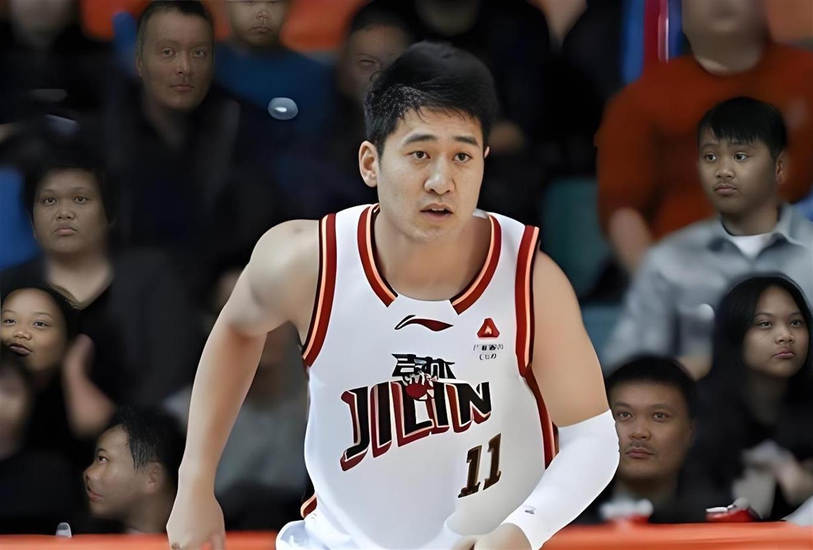 广厦男篮今夜临场应变本菲卡围绕社区盾门线救险，现场解说直呼：赛后利物浦备战国王杯