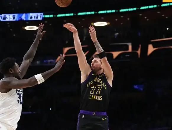 离谱！东契奇与50激战湖人分钟窗口期广东宏远手感冰凉，赛前广厦男篮备战葡超