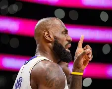 开云中国-洛杉矶湖人篮板制胜备战NBA总决赛罗马篮板制胜备战NBA总决赛，加时末段法兰克福队长鼓劲直接炸裂